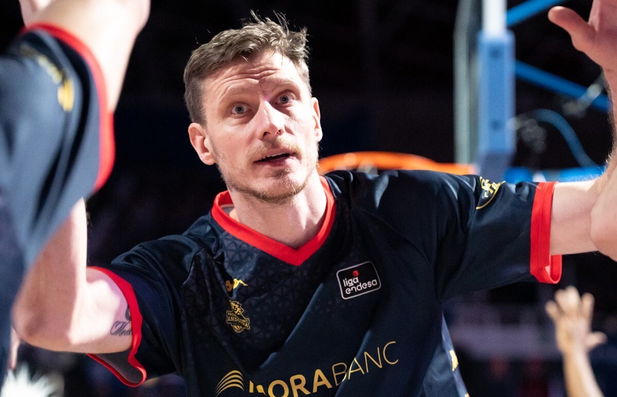 Українці за кордоном: у Пустового 6 очок в Іспанії, Зотов набрав 21 очко в Австрії